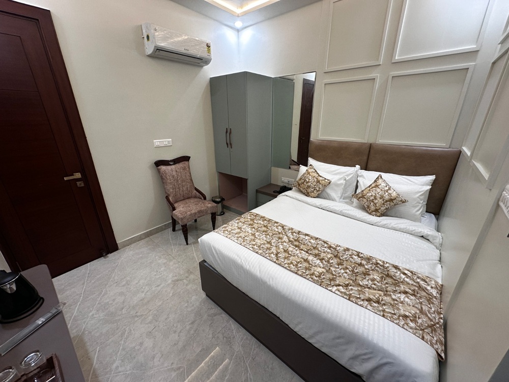 Standard Queen Room